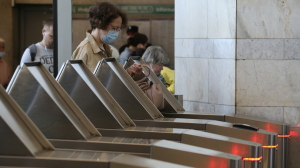 Установка турникетов повлияет на режим работы станции метро «Парнас»