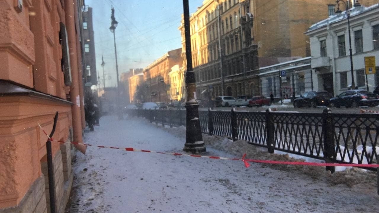 Теплые тротуары избавят петербуржцев от снежных завалов и помогут выявить проблемные ливневки