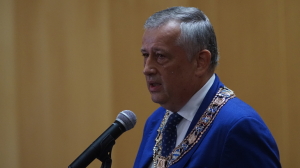 Губернатор Ленобласти поздравил жителей с Днем Конституции