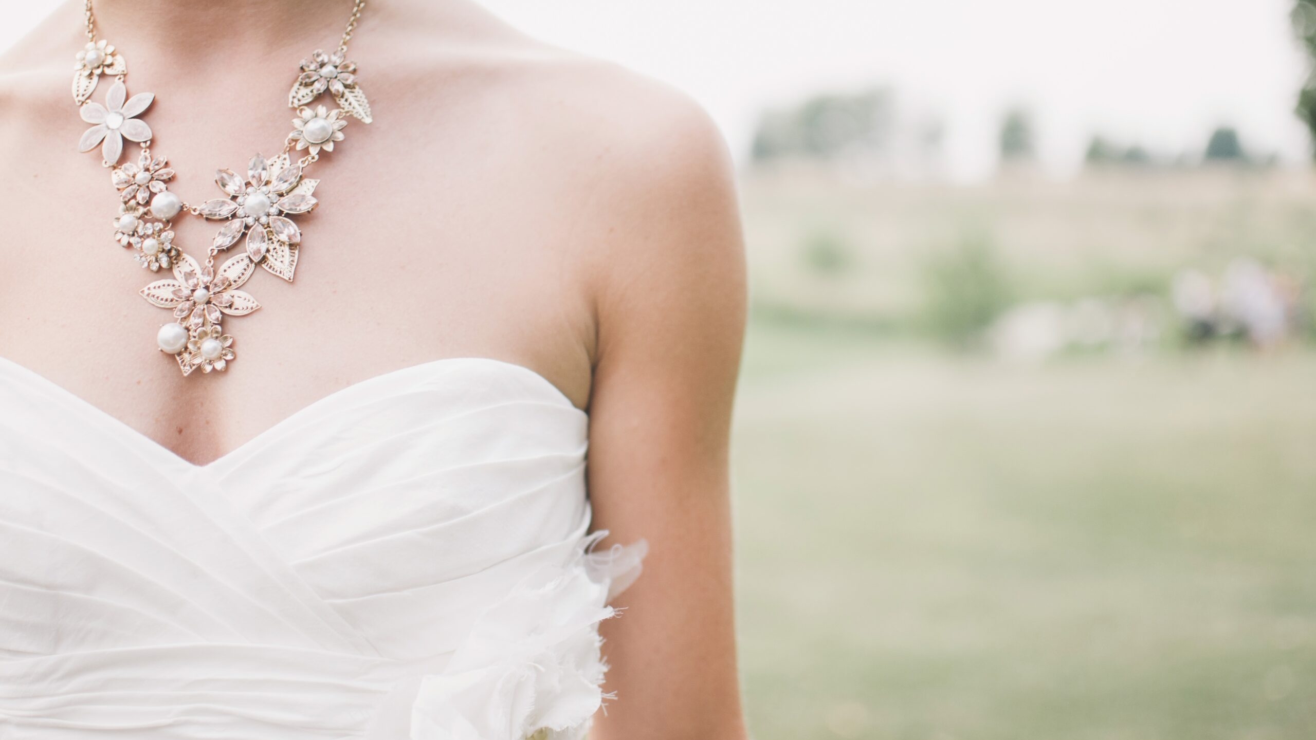 Дизайнер: не стоит покупать свадебное платье задолго до торжества
