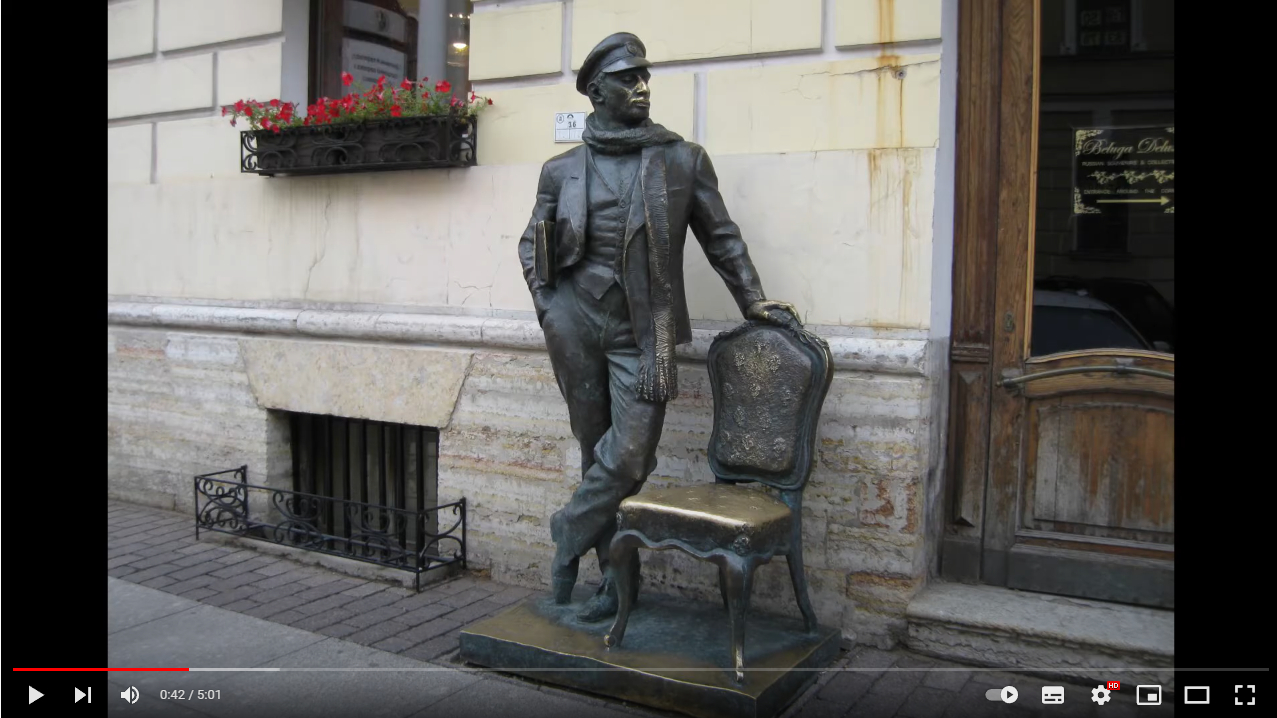 Памятник Остапу Бендеру стал жертвой петербургских вандалов