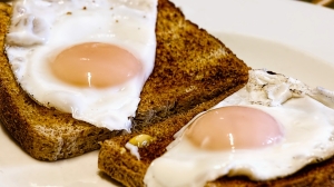 Врач-диетолог рассказал, почему на завтрак лучше всего есть блюда с яйцами