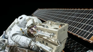 Космонавты на МКС заметили загадочный летающий объект