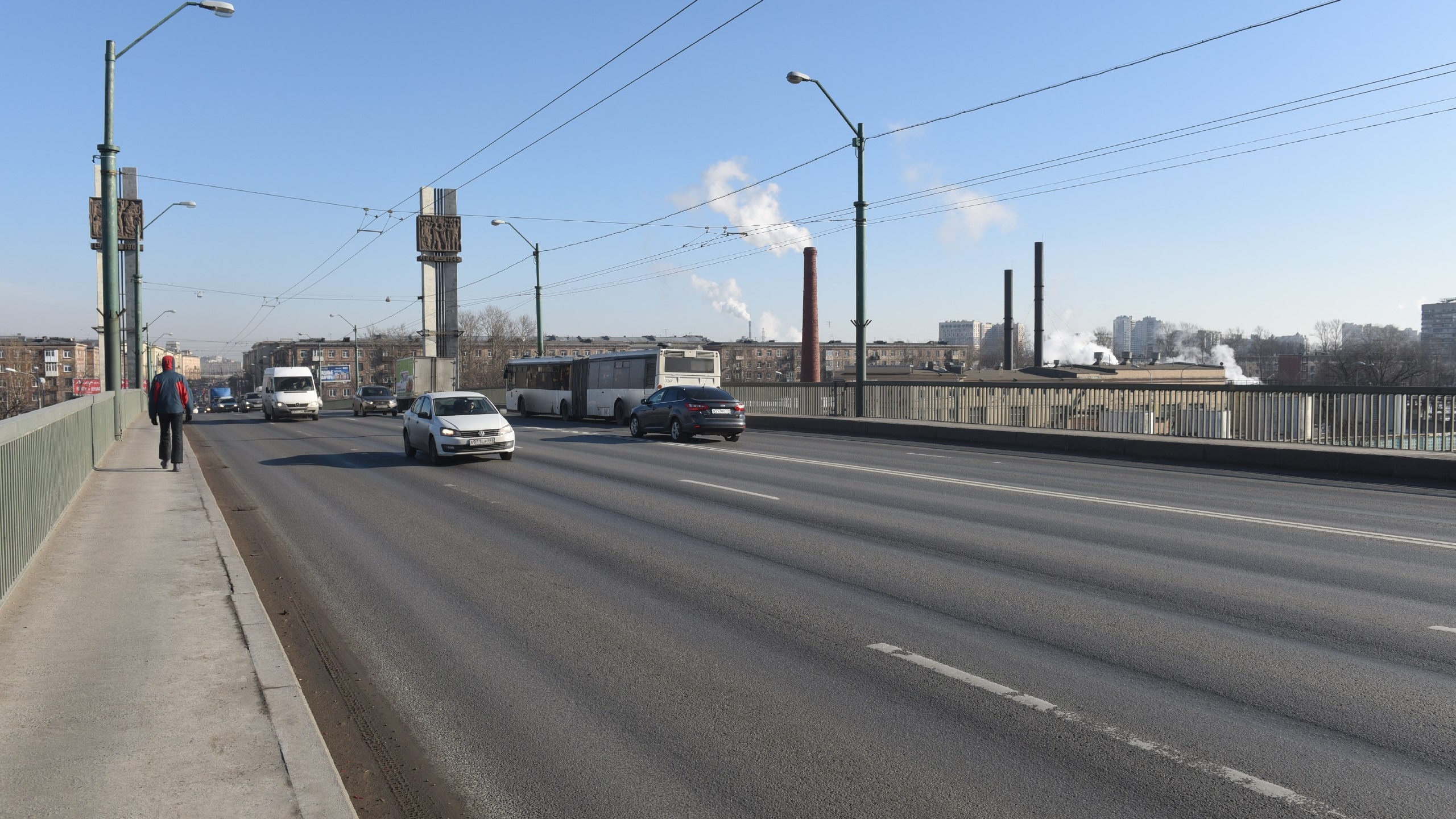 Движение на Невском путепроводе ограничат из-за замены асфальтобетонного покрытия