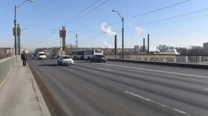 Движение на Невском путепроводе ограничат из-за замены асфальтобетонного покрытия