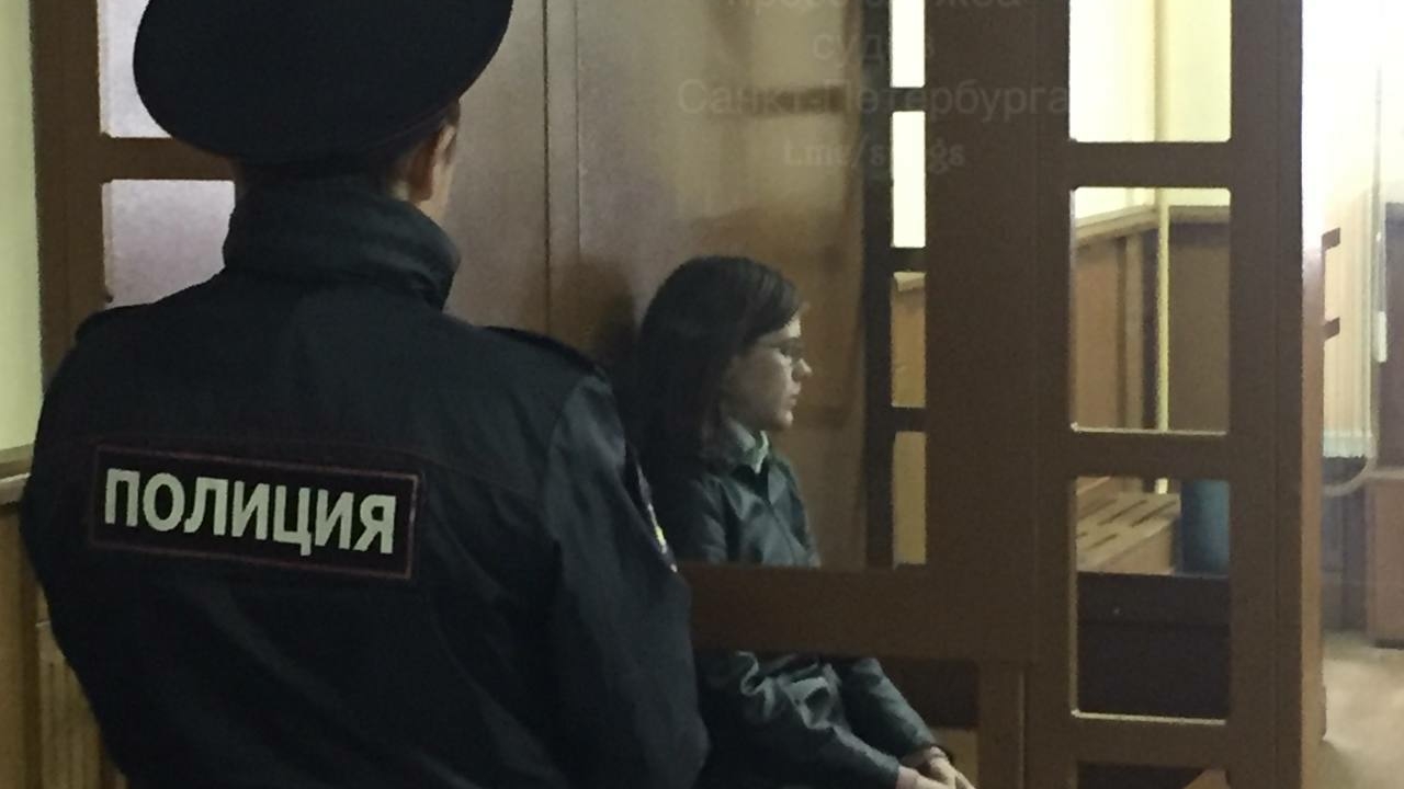 Суд заключил под стражу петербурженку, обвиняемую в попытке убийства сына своего любовника в ТЦ