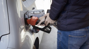 Экономист пояснил, почему в регионах взлетели цены на топливо