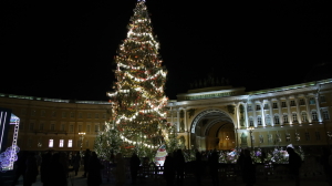 Затраты на установку новогодней ели в Петербурге увеличились до 7 млн рублей