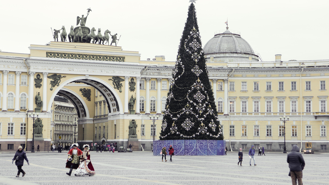 «У детей будет праздник»: в Петербурге не будут отменять новогодние елки в детсадах и школах