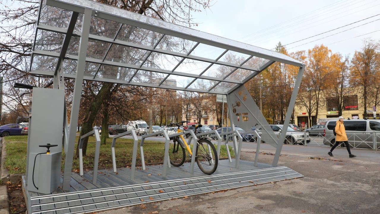 В Калининском районе появились перехватывающие велопарковки по инициативе петербуржца