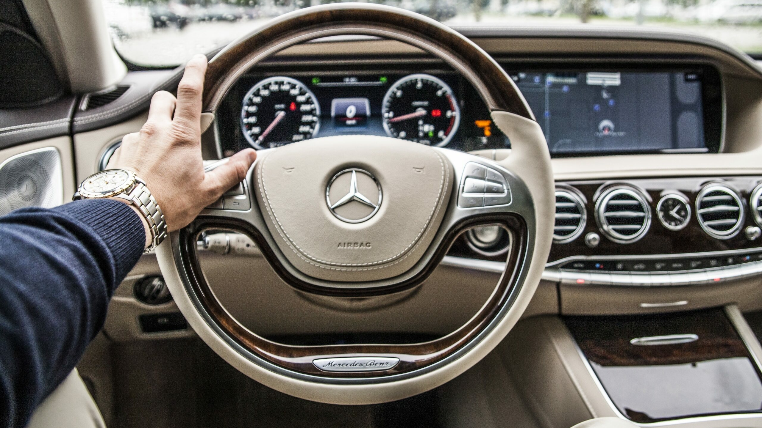 Дилер «Автодом» выкупил российские активы Mercedes-Benz