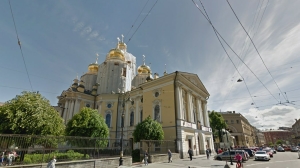 Петербуржцы спутали строительную пыль с дымом и вызвали пять машин МЧС к Владимирскому собору