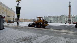 Петербуржцев предупредили, что коммунальщики могут не успеть очистить улицы после снегопада