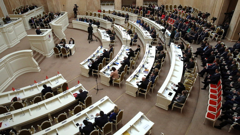 Петербургские депутаты возрождают практику выдумывания «громких» законопроектов