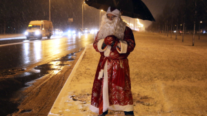 Борода, посох и звон монет: петербуржцам рассказали о заработке Деда Мороза в 2023 году