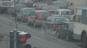 Петербуржцы стоят в 9-балльных пробках из-за заснеженных дорог