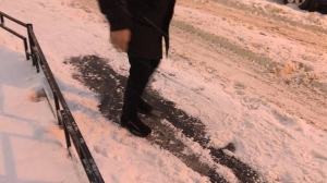 В Петербурге родителям сломавшего ногу после падения на льду мальчика перечислили 150 тысяч рублей