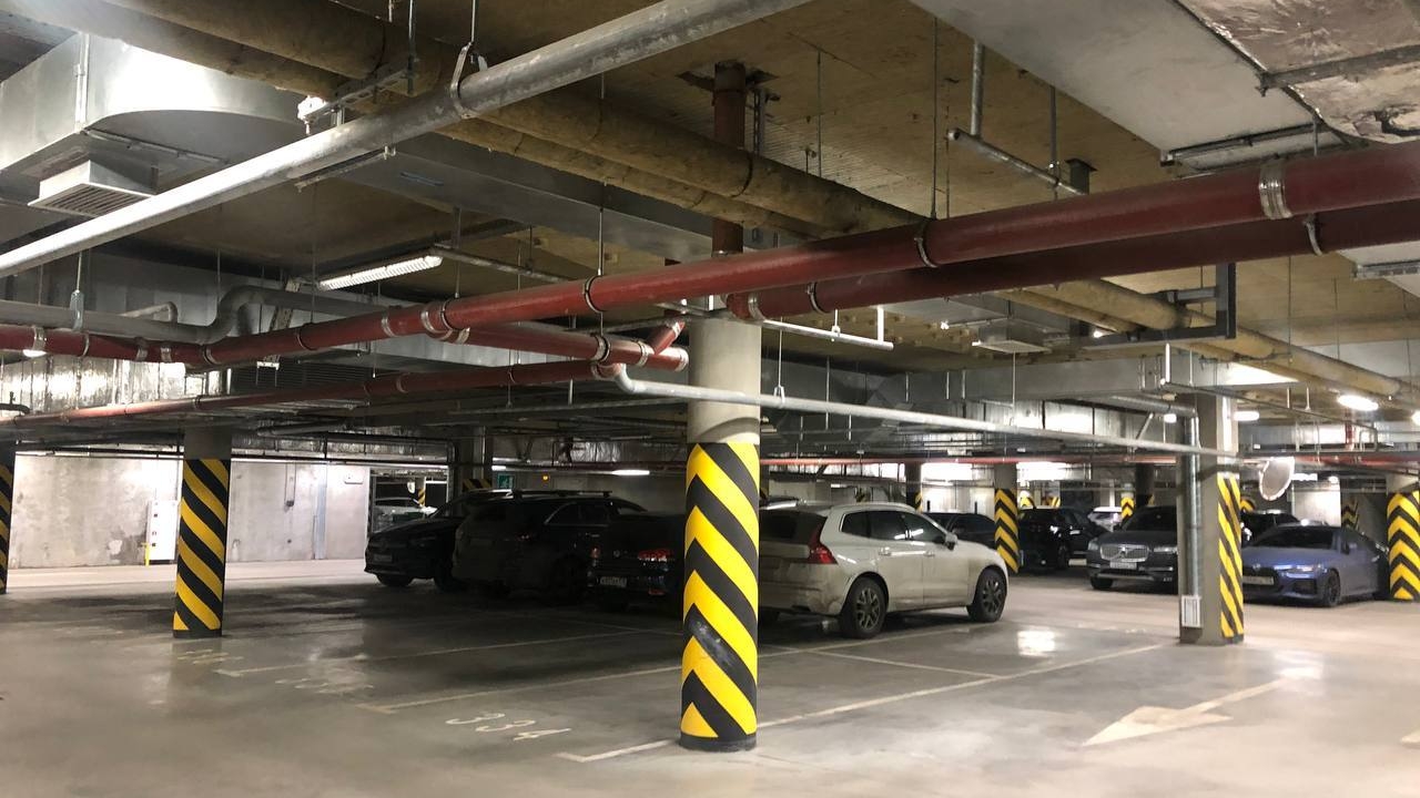 В ТРК на Бухарестской во время эвакуации полностью не открылись ворота подземного паркинга
