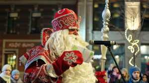 Возвращавшихся на «Сапсане» из Москвы петербуржцев поздравили с Новым годом Дед Мороз и Снегурочка
