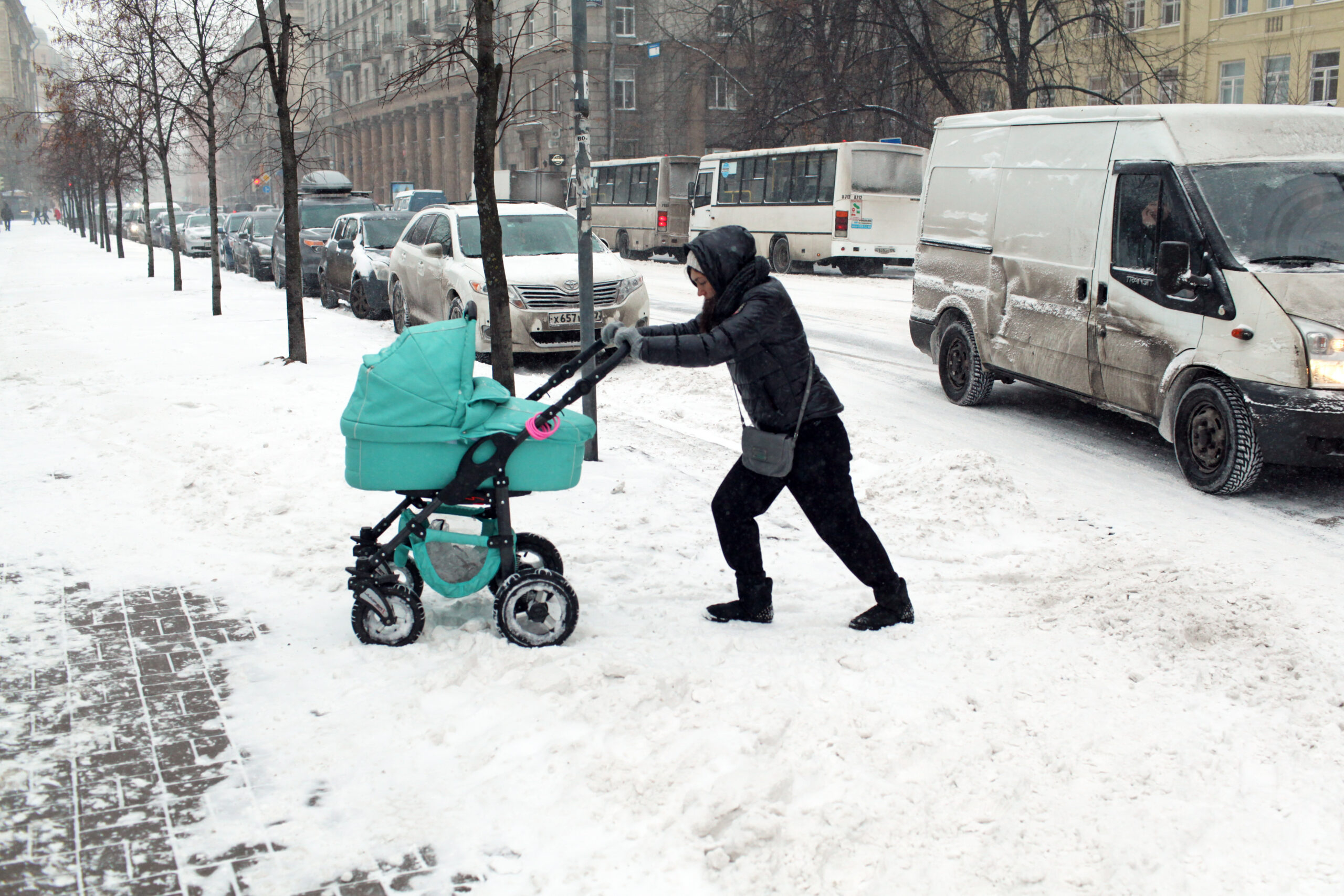 На Каменноостровском женщина на отечественном авто сбила иностранку с  ребенком в коляске