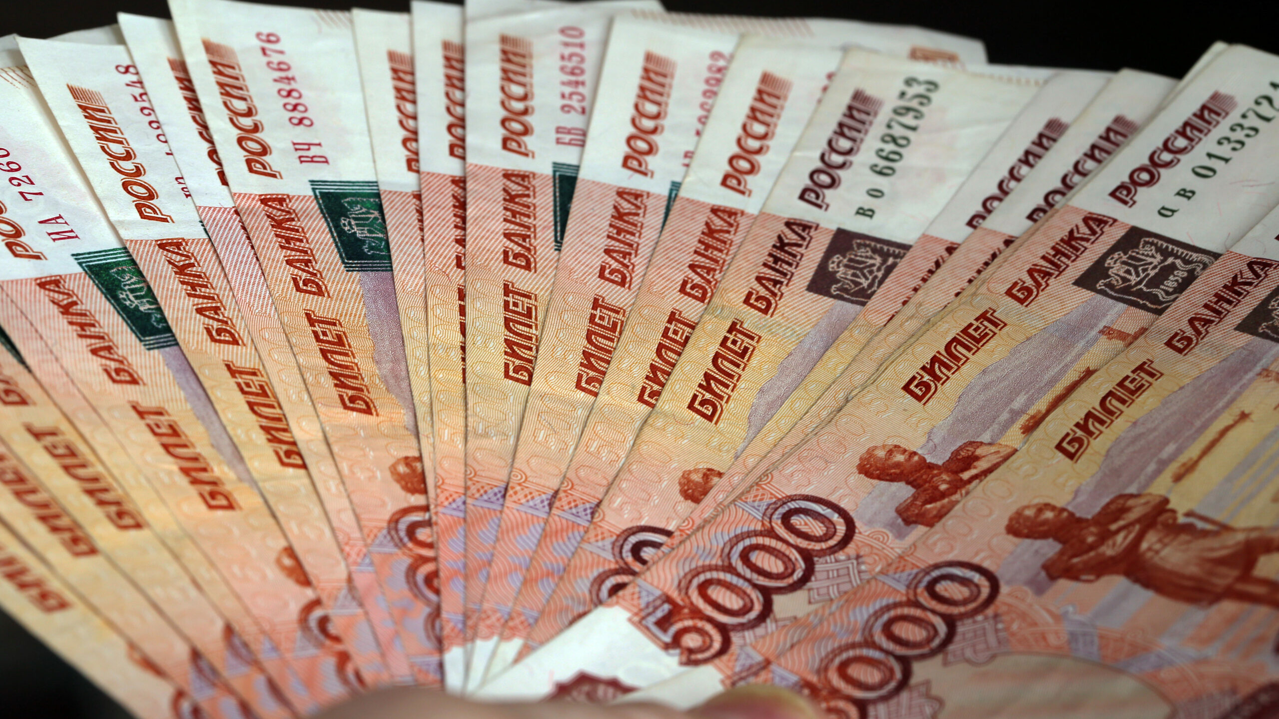 СК Петербурга должен вернуть бизнесмену более 138 тысяч иностранной валюты