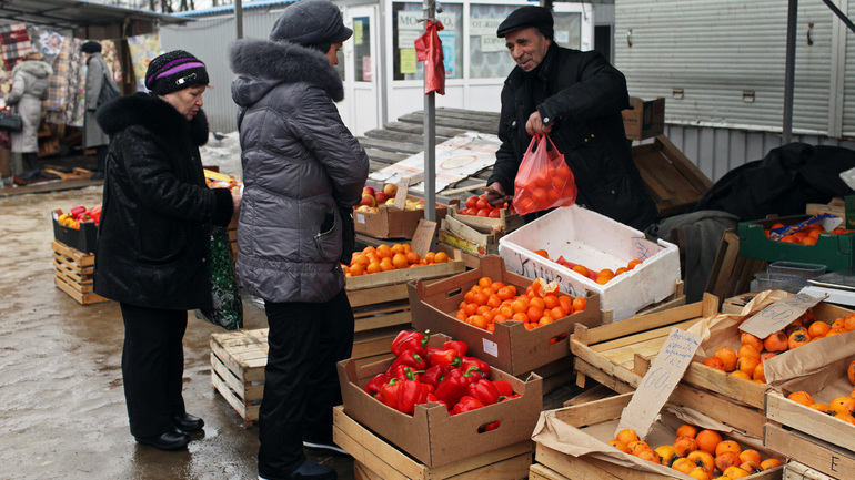 Петербуржцам объяснили, почему к Новому году мандарины подорожали на 60%