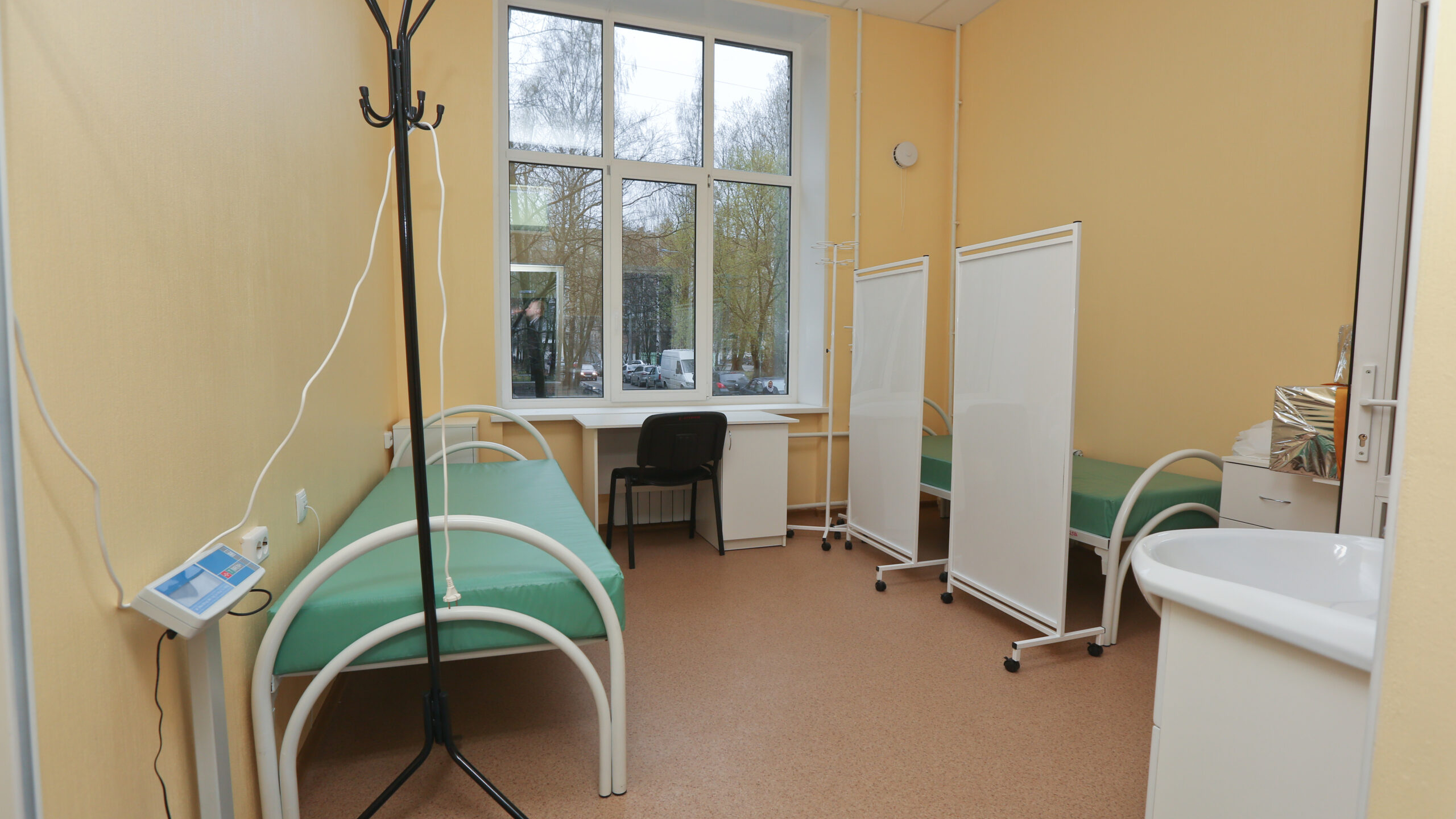 В больницы Петербурга каждый день привозят 25 человек с COVID-19