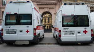 На территории больницы Петербурга нашли замерзшее тело неизвестной пенсионерки