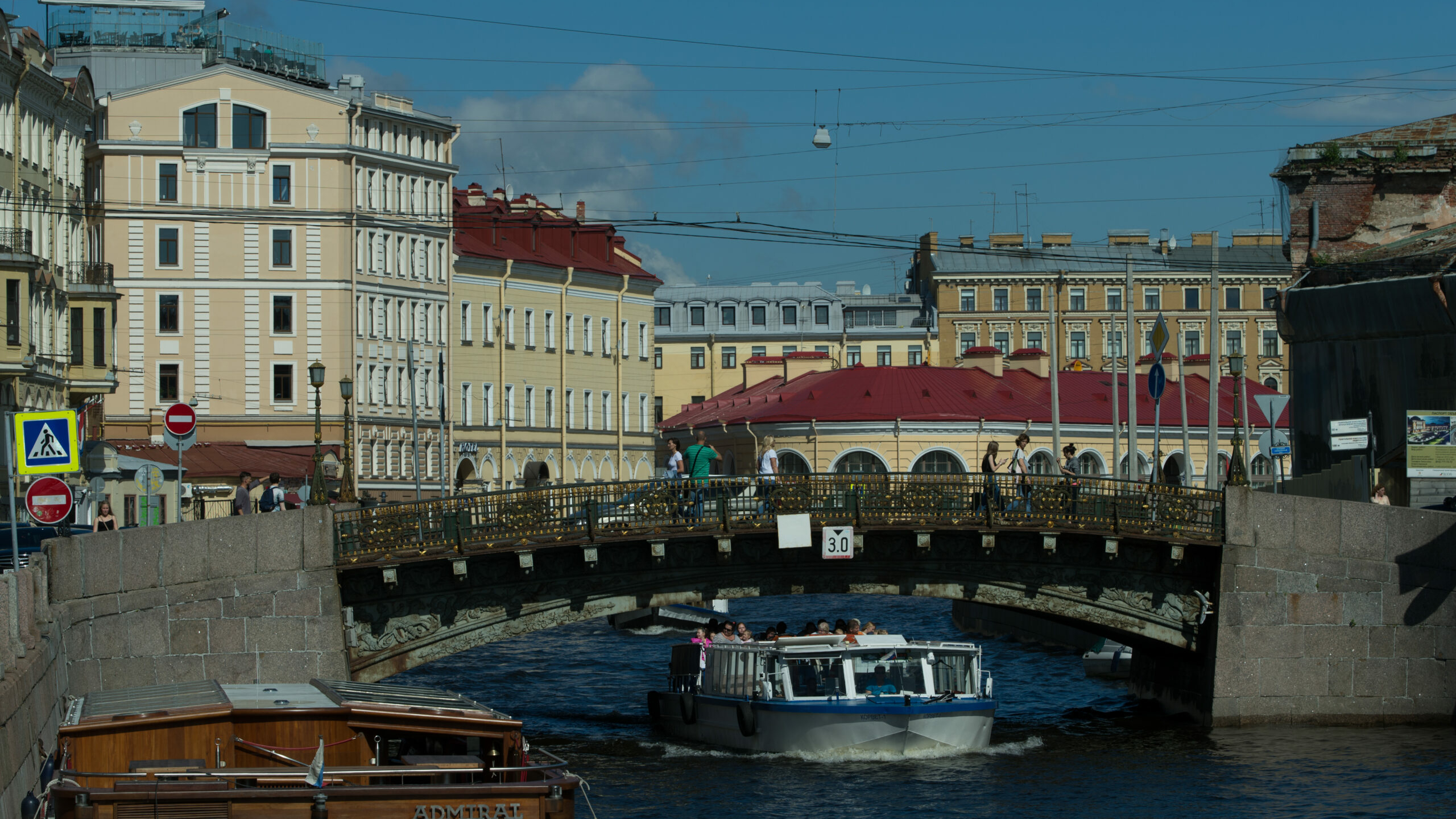 На реставрацию Большого Конюшенного моста выделят 240 млн рублей