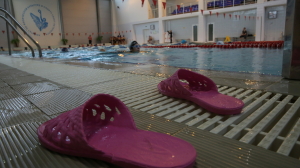 Недосмотрели: пятилетняя девочка утонула в бассейне фитнес-центра в Подмосковье