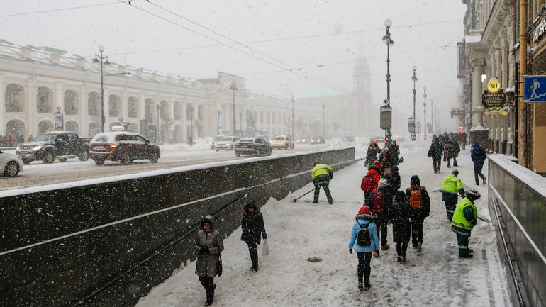 За сутки с улиц Петербурга вывезли 830 КамАЗов снега