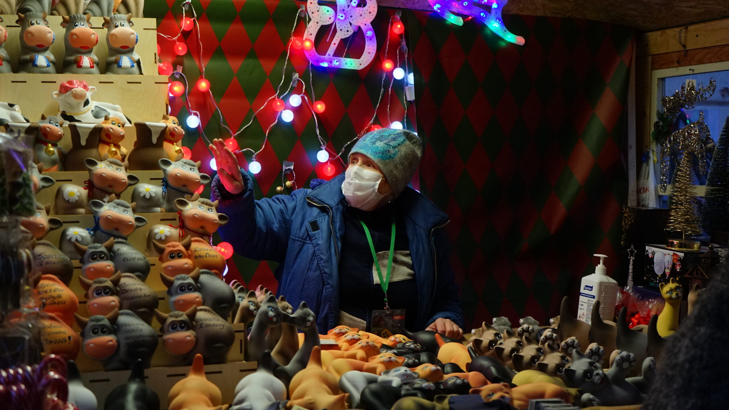 Главное внимание: большинство петербуржцев сделают коллегам недорогие подарки на Новый год