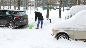 Петербург снова окутали снежные осадки в начале апреля