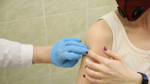 Сотни тысяч доз вакцины от гриппа дополнительно доставили в Петербург