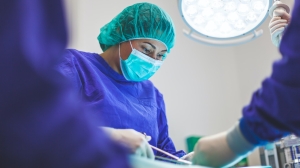 Российские врачи впервые протезировали печеночную артерию с помощью робота