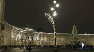 На Дворцовой площади смонтировали новую систему освещения
