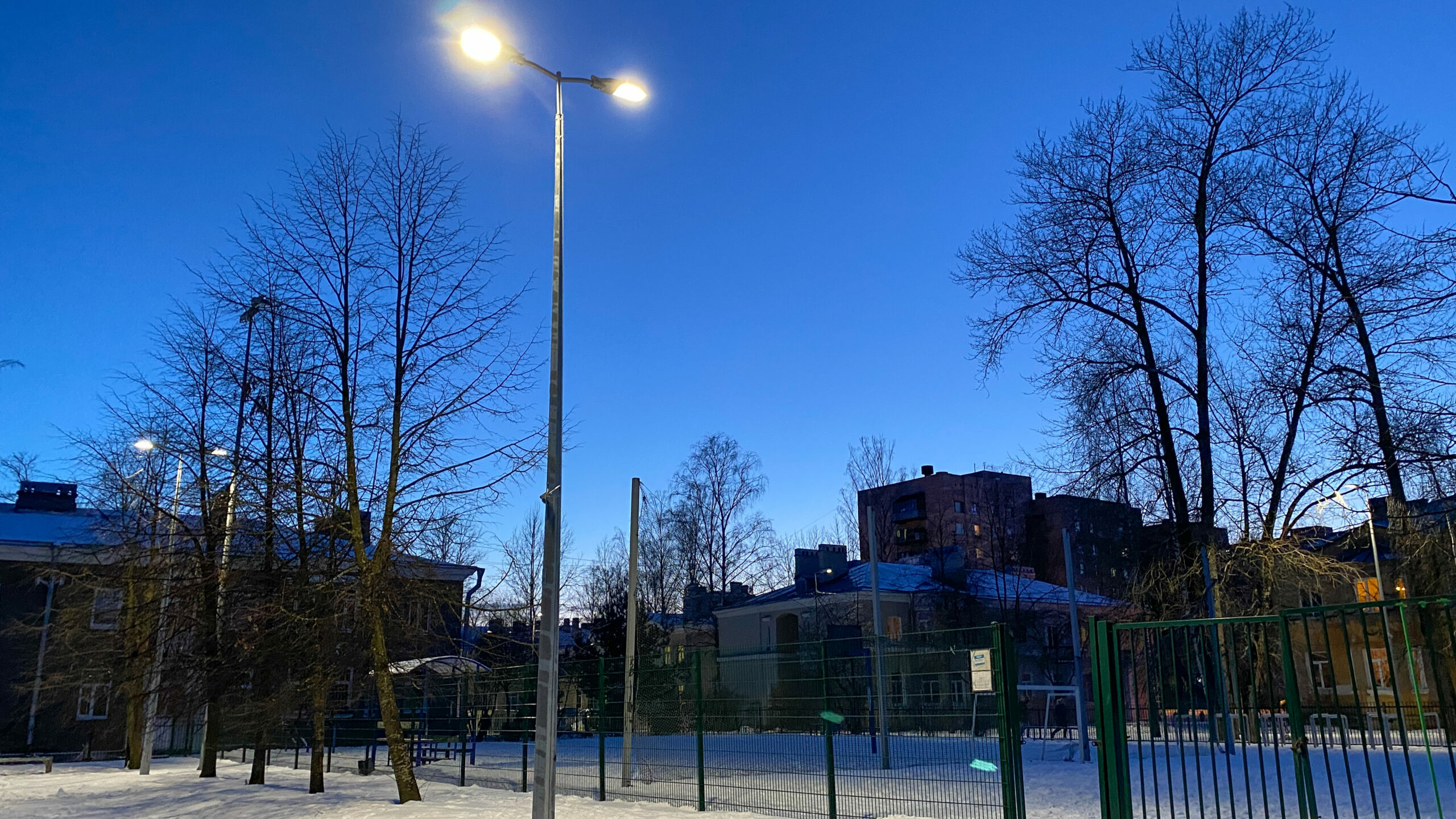 В Петербурге за четыре года установили 25 тысяч новых светильников