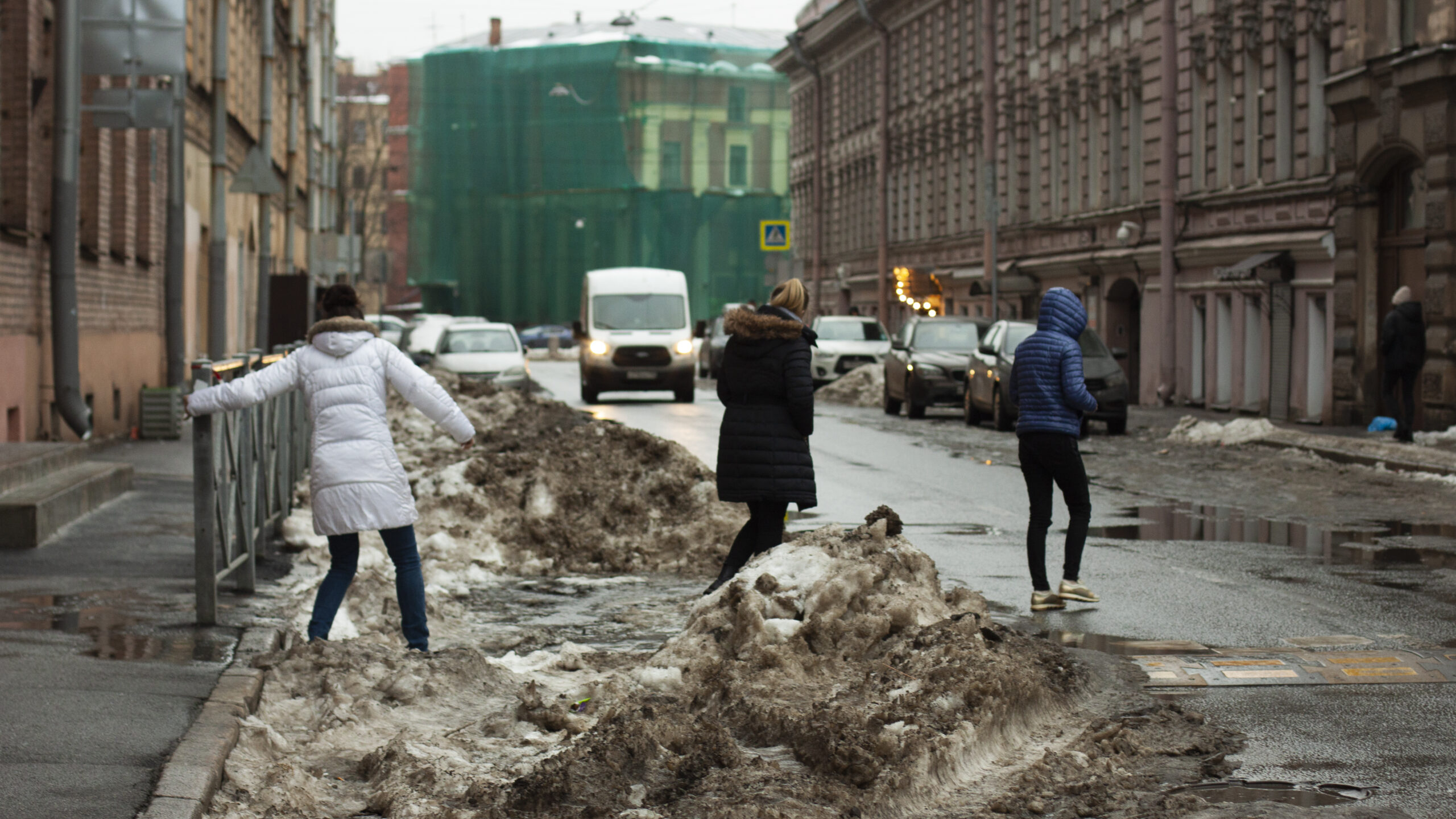 Качественной уборки снега петербуржцам придется ждать до новых губернаторских выборов