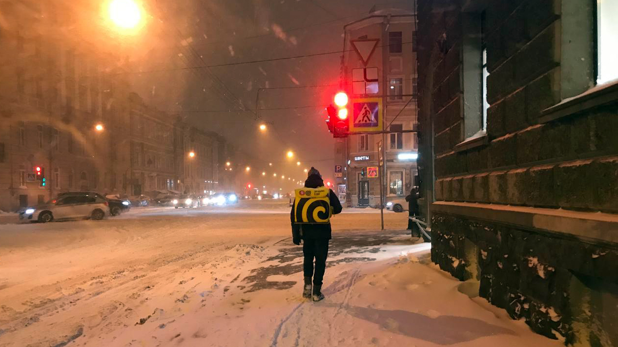 Яндекс Еда рассказала о рекордных доходах курьеров в декабре
