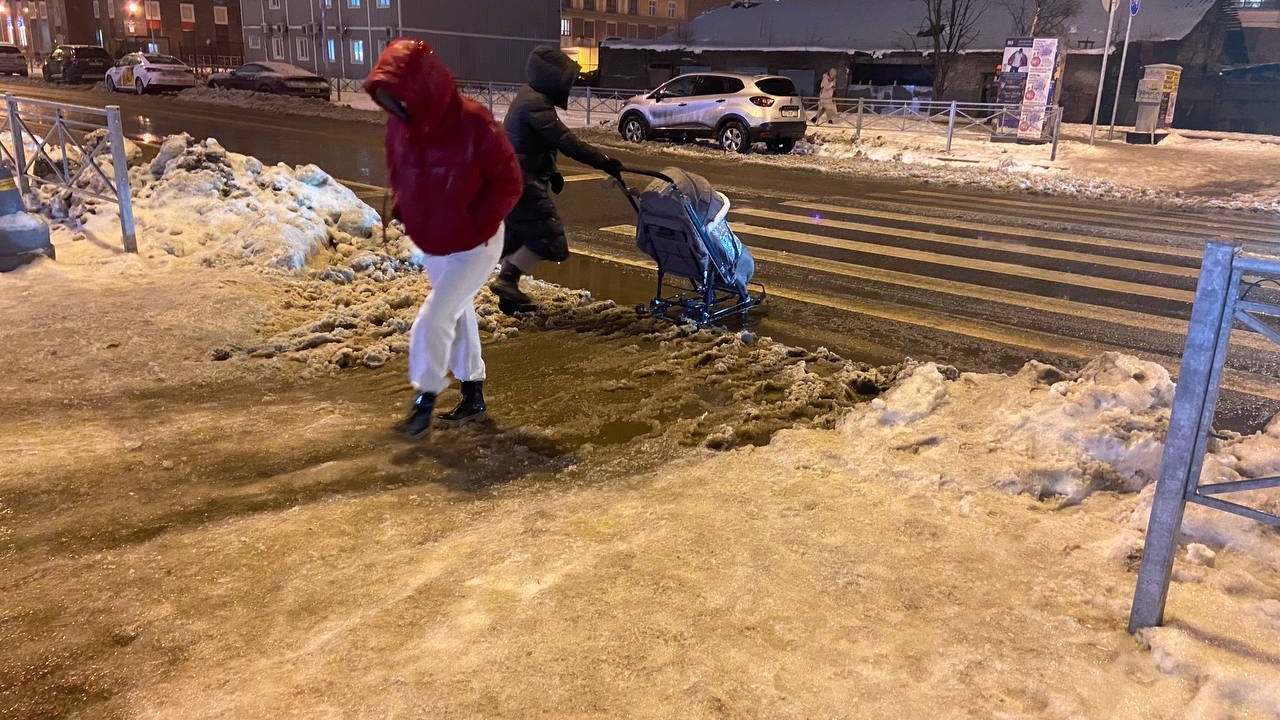 Петербуржцы пережили самую холодную ночь осени: впереди снег и ноль