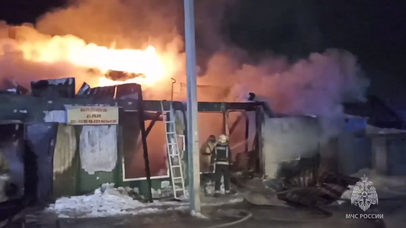 Пожарного инспектора, проверявшего сгоревший приют, задержали в Кемерово