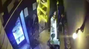 Появились кадры взрыва баллончика с освежителем воздуха в караоке-ресторане на Петроградке