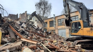Дореволюционное здание мастерской вопреки запретам снесли на проспекте Обуховской обороны