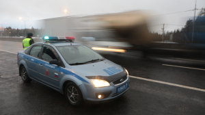 В Петергофе водитель легковушки насмерть разбился об автобус, выехав на встречку