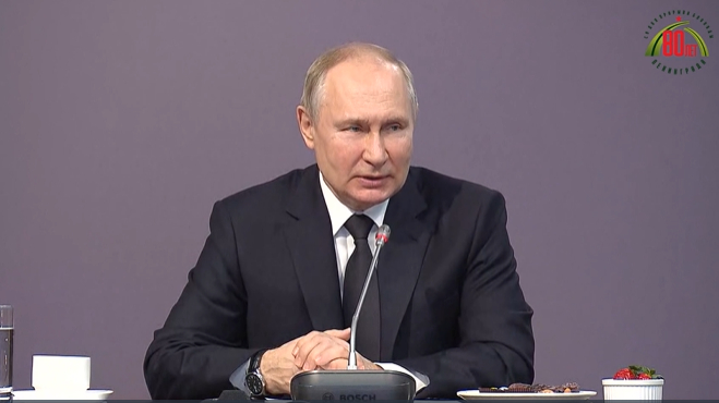 Путин поблагодарил добровольцев в зоне спецоперации за защиту страны