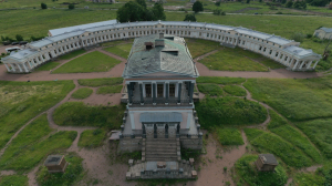 Императорский дворец Бельведер в Петергофе выставлен на торги