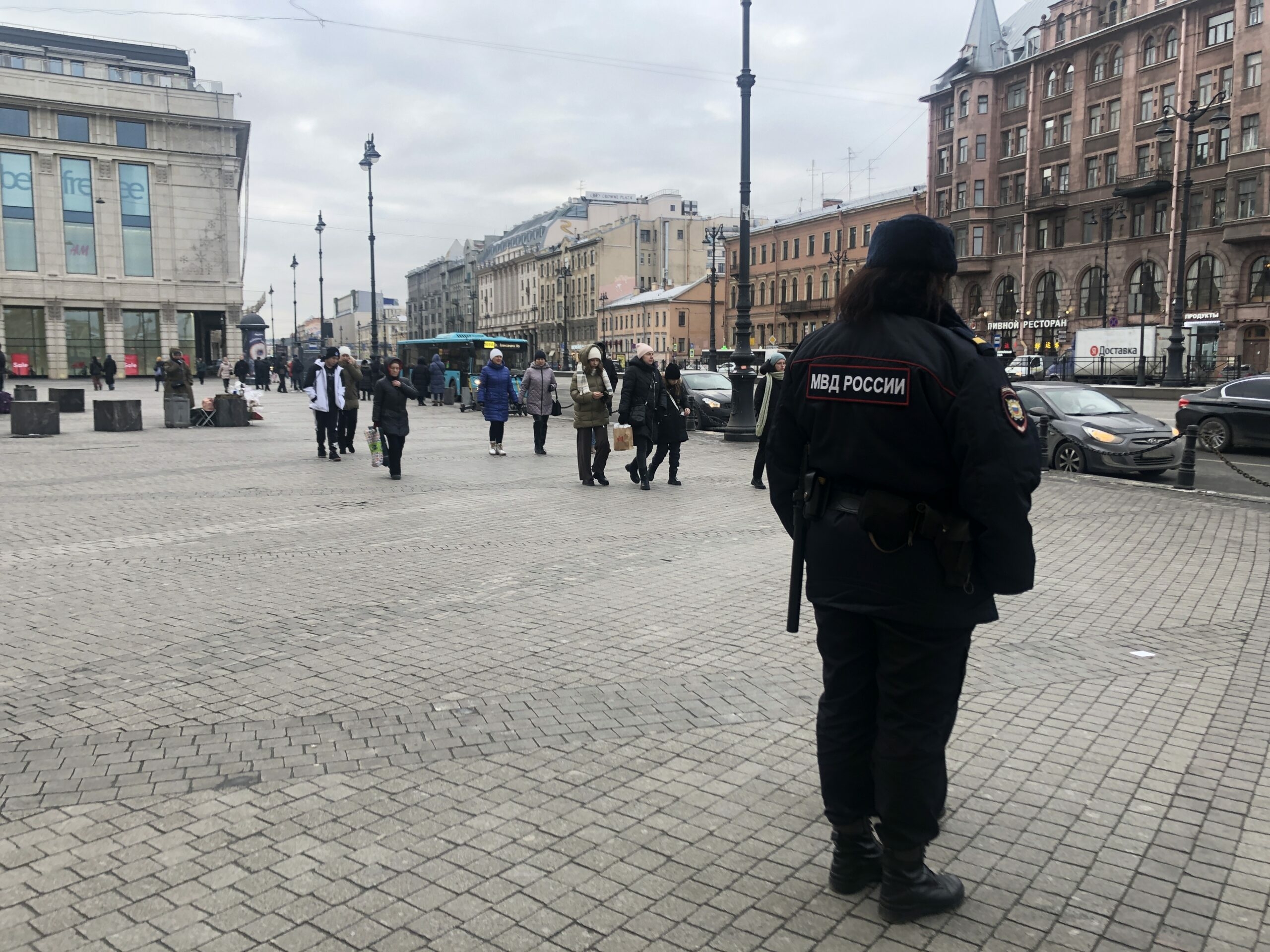 Четырехлетний ребенок и двое взрослых пострадали в жестком ДТП с такси в  центре Петербурга