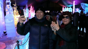 Наконец-то вернулись: китайские туристы посетили Петербург после начала пандемии
