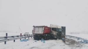 Массовое ДТП и развернувшийся на скользкой дороге грузовик перекрыли «Сортавалу»
