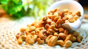 Осторожнее с орехами: петербуржцам рассказали, какие продукты усиливают аллергию